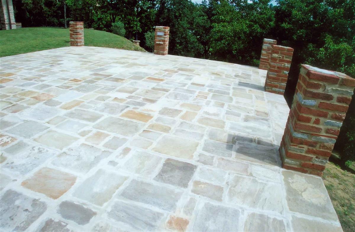 Natural stone paving type “A correre” n°8