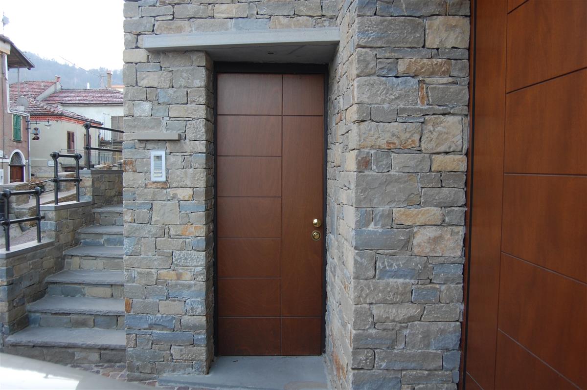 Custom made portal and window border in Natural Stone n°22