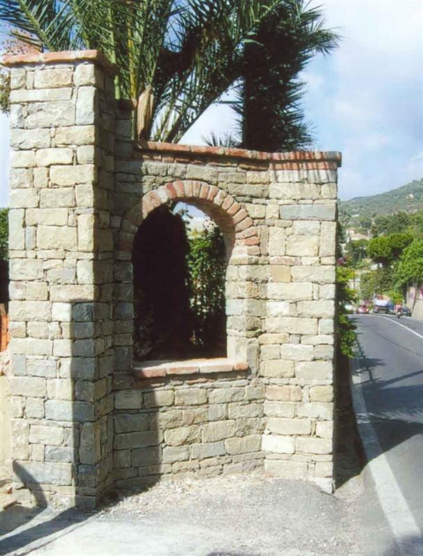 Natural stone entrance n°1