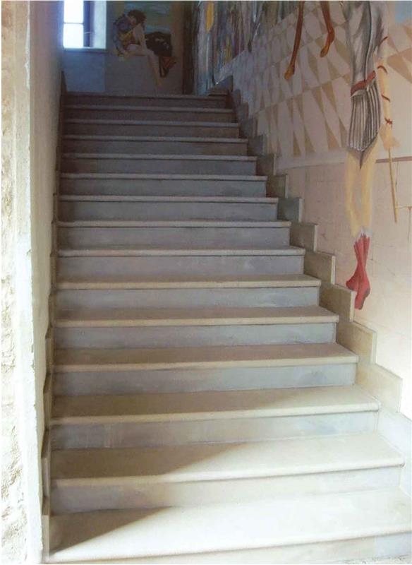 Escalier intérieur sur mesure en Pierre Alpina Naturelle n°4