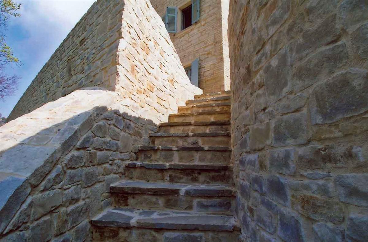 External stairs in Natural Braun Stone n°11