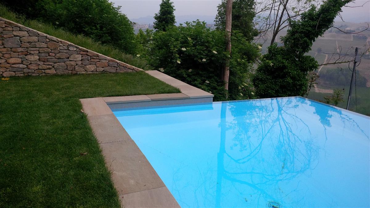 Pavimento e bordo per piscina in Pietra Gaia Naturale n°10