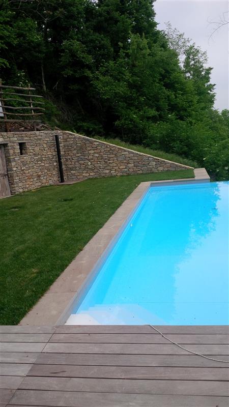 Pavimento e bordo per piscina in Pietra Gaia Naturale n°7