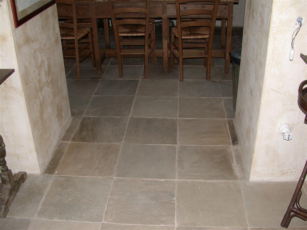 Internal floor in Natural Braun’s stone n°38