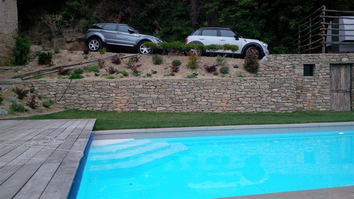 Pavimento e bordo per piscina in Pietra Gaia Naturale n°6