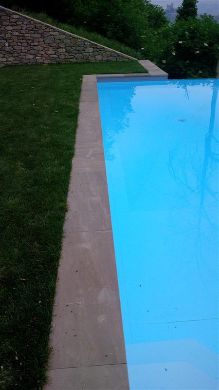 Pavimento e bordo per piscina in Pietra Gaia Naturale n°8