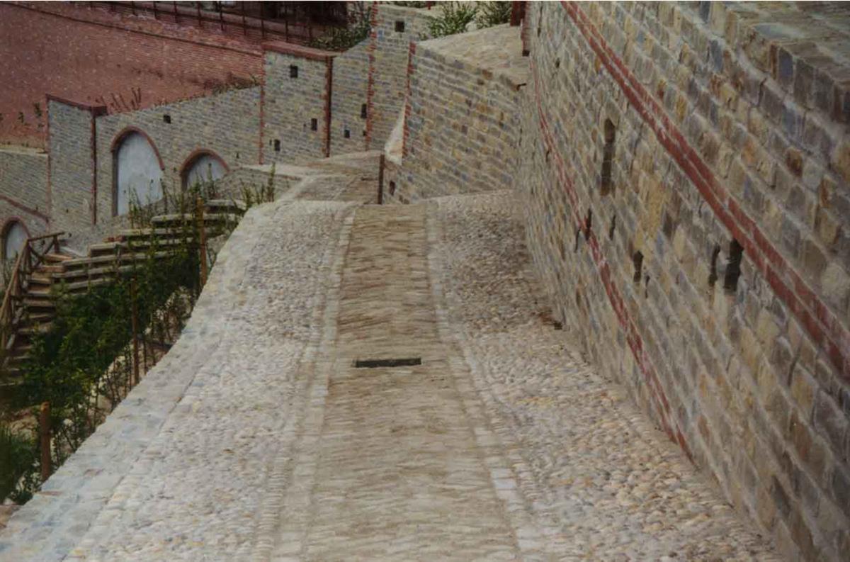 Pavimentazione tipo Sternìa in Pietra di Langa Naturale n°2