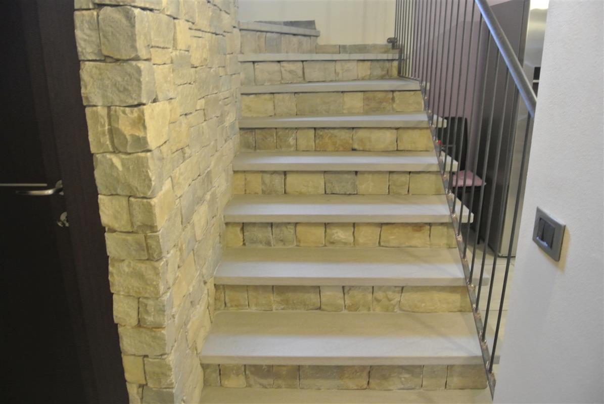 Internal staircase in Natural Alpina’s stone n°25