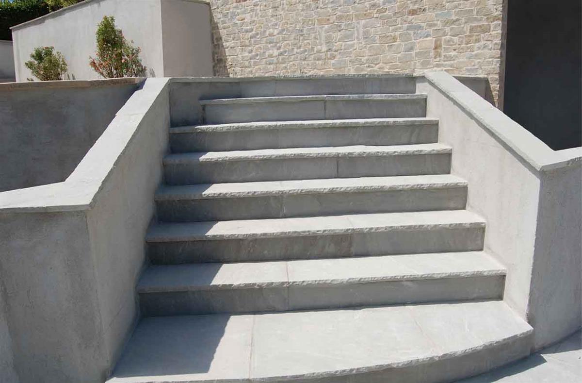 External stairs in Natural Gaia Stone n°10