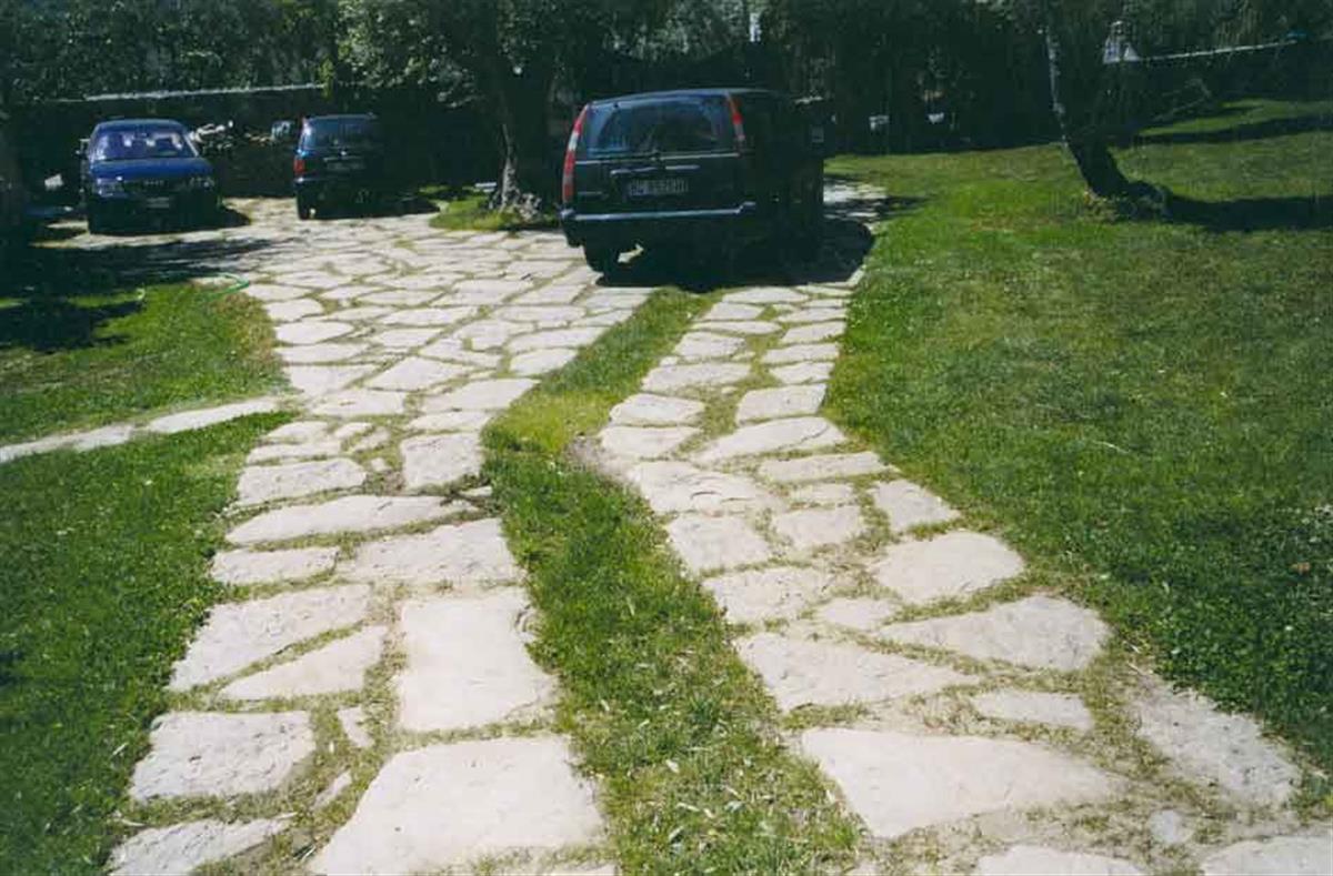 Pavimentazione tipo Opus Incertum in Pietra di Langa Naturale n°5