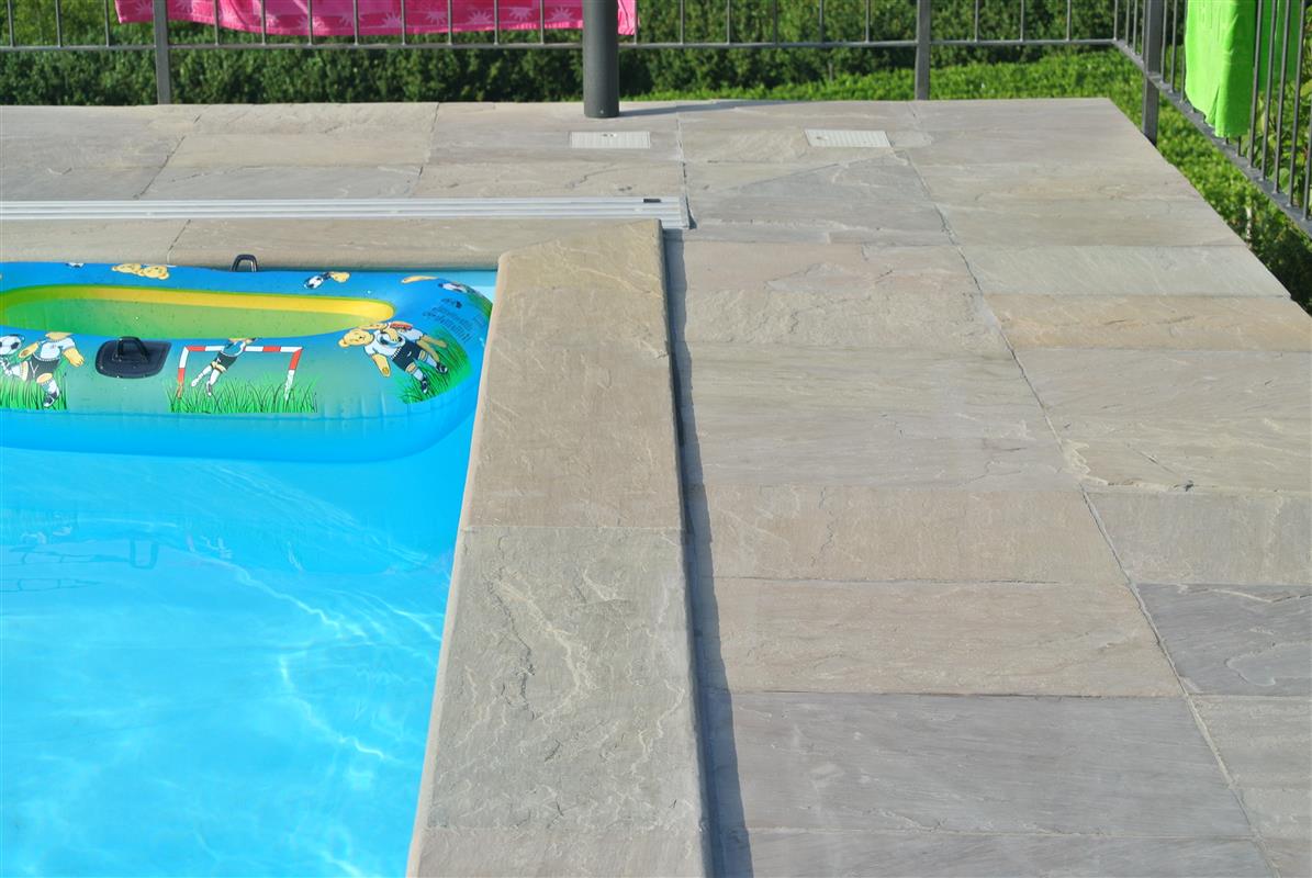 Pavimento e bordo per piscina in Pietra Gaia Naturale n°4