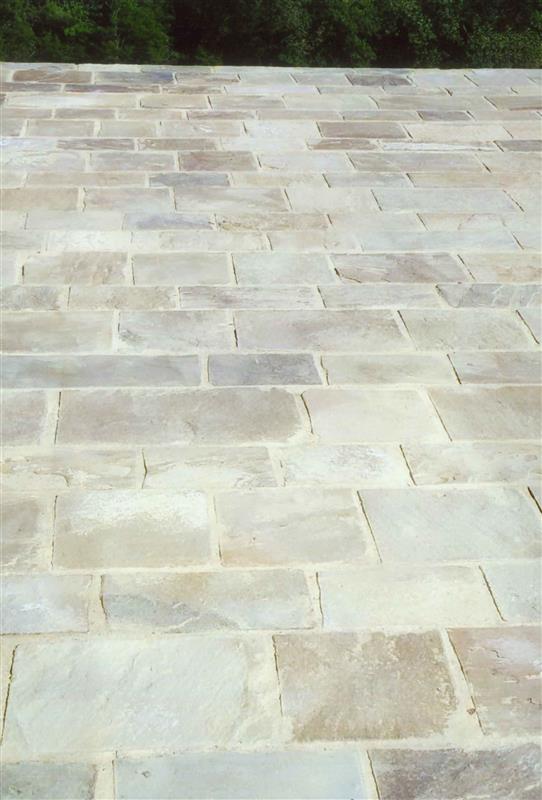 Free lenght pavement in Natural Braun Stone n°10
