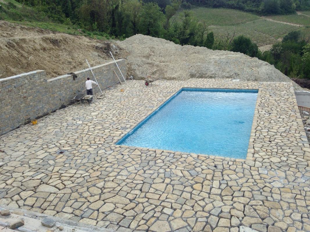 Pavimento e bordo per piscina in Pietra di Langa Naturale n°2