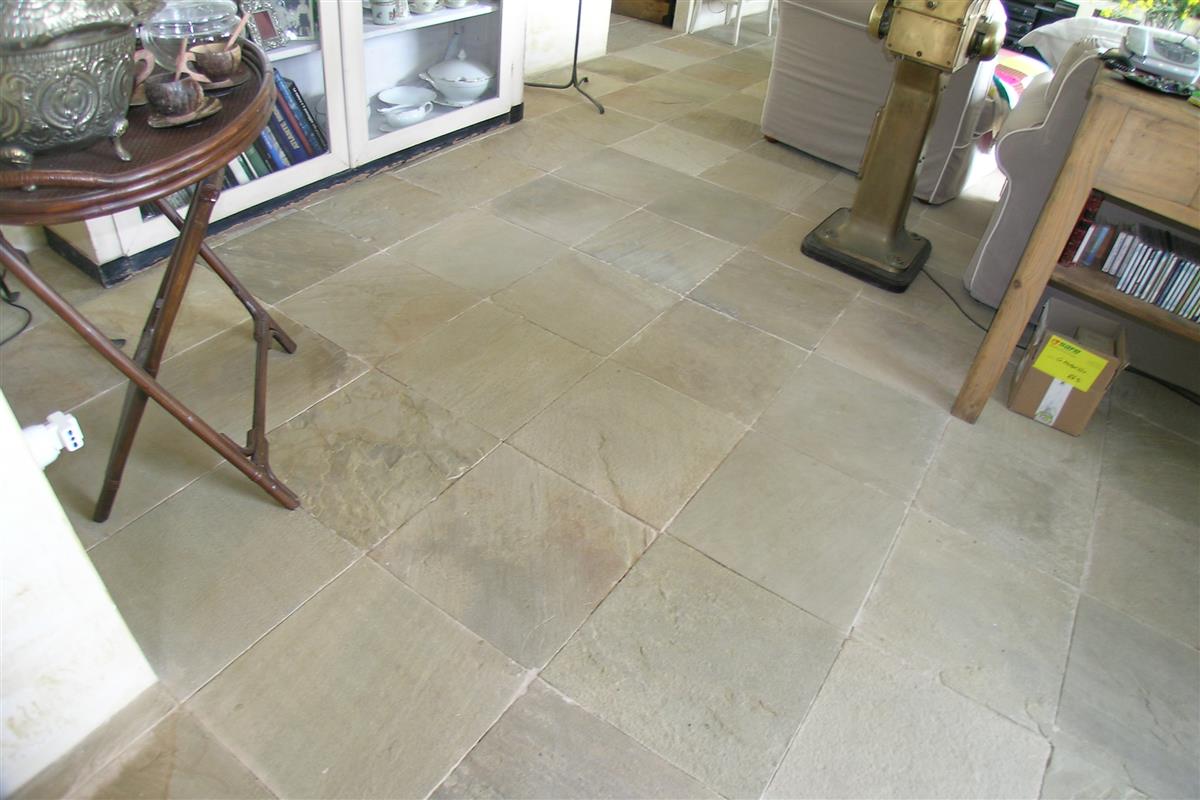 Internal floor in Natural Braun’s stone n°40