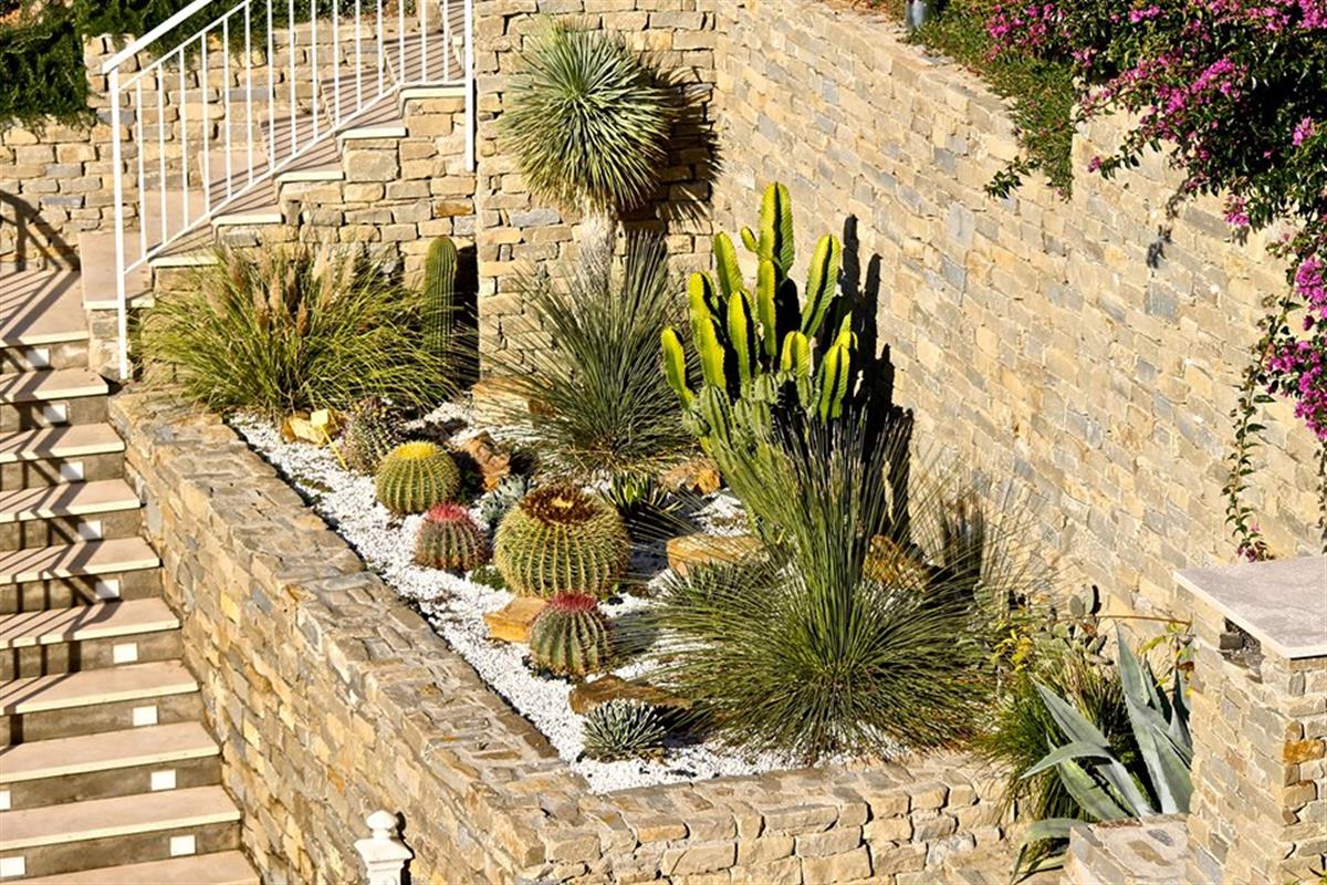 Flower bed in Natural Langa’s Stone n°1