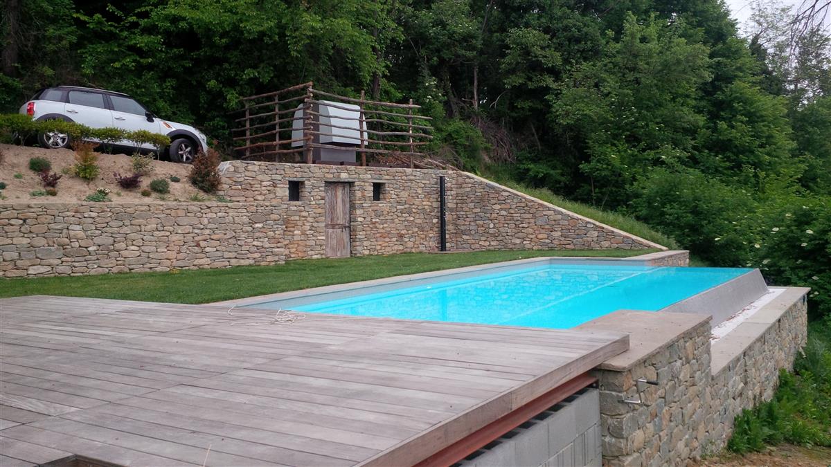 Pavimento e bordo per piscina in Pietra Gaia Naturale n°16