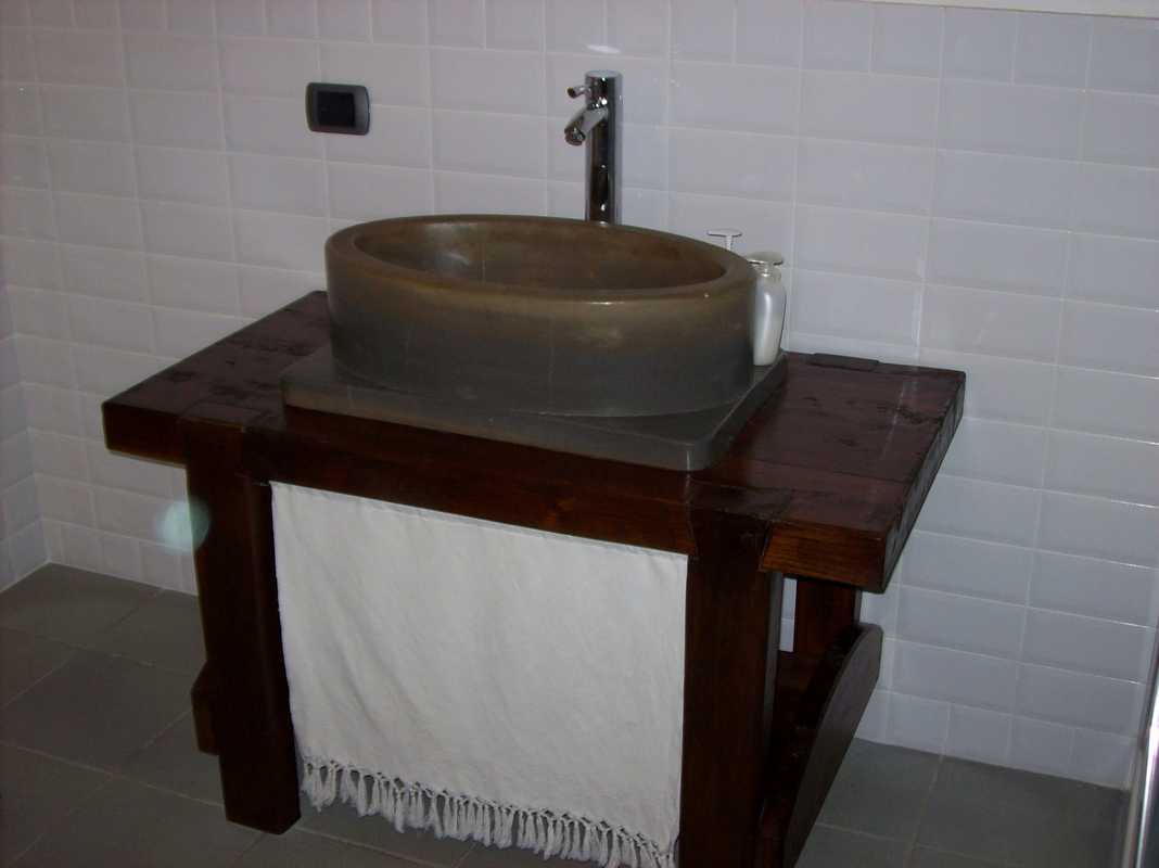 Custom made bathroom sink in Natural Langa’s stone n°22