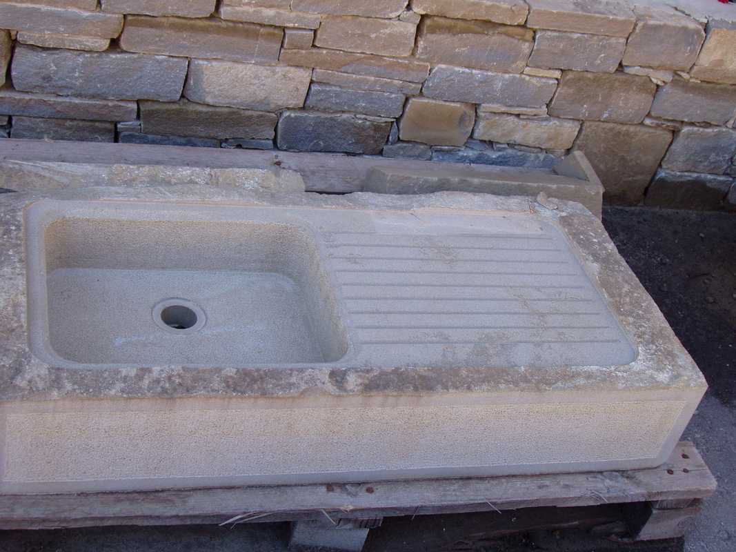 Custom made kitchen sink in Natural Langa’s Stone n°37