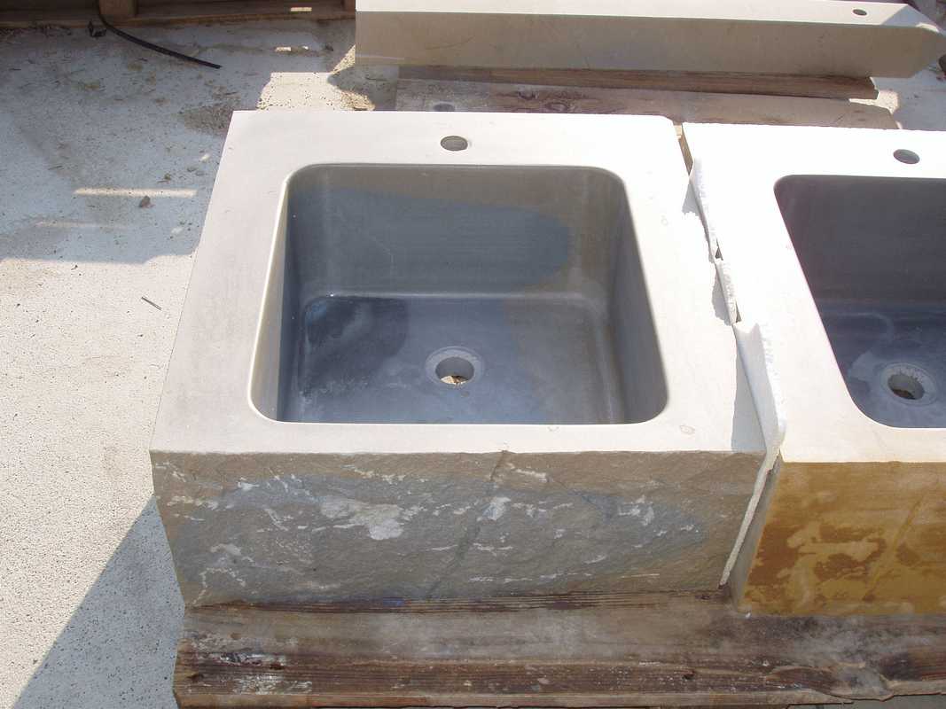Custom made kitchen sink in Natural Langa’s Stone n°38