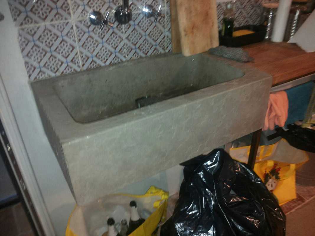 Custom-made kitchen sink in Natural Langa’s Stone n°5