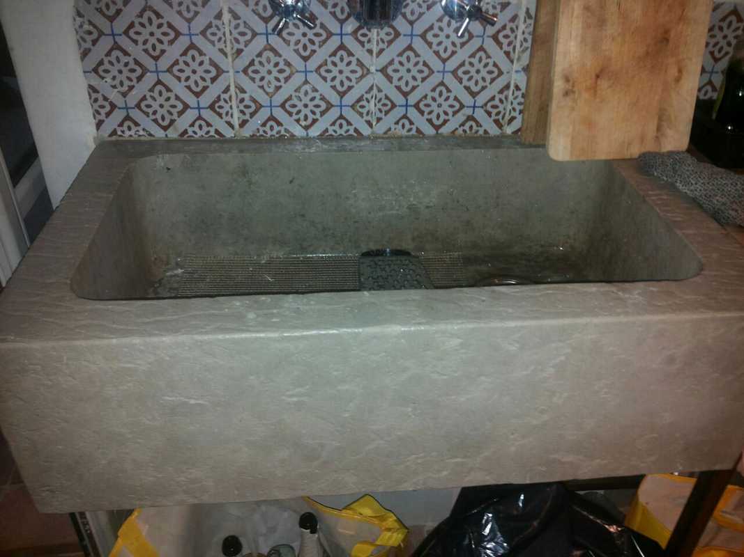 Custom-made kitchen sink in Natural Langa’s Stone n°6
