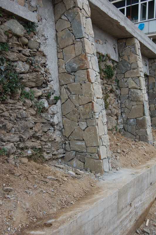 Wall in Natural Braun Stone n°52