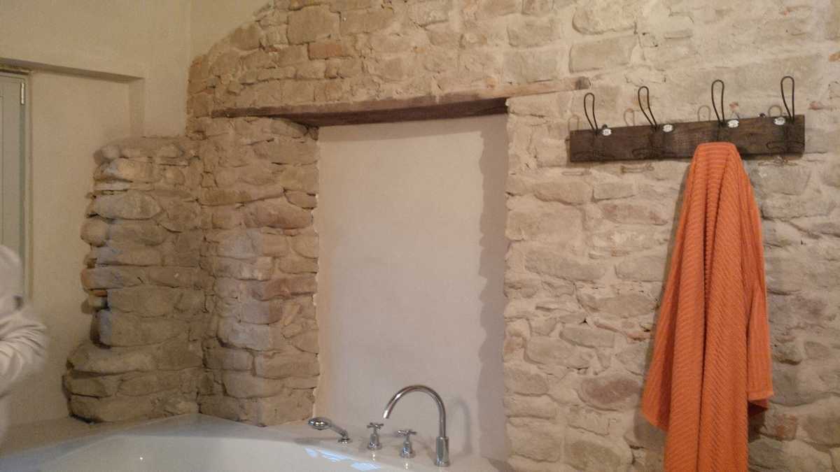 Cladding bathroom wall in Natural Langa’s stone n°13
