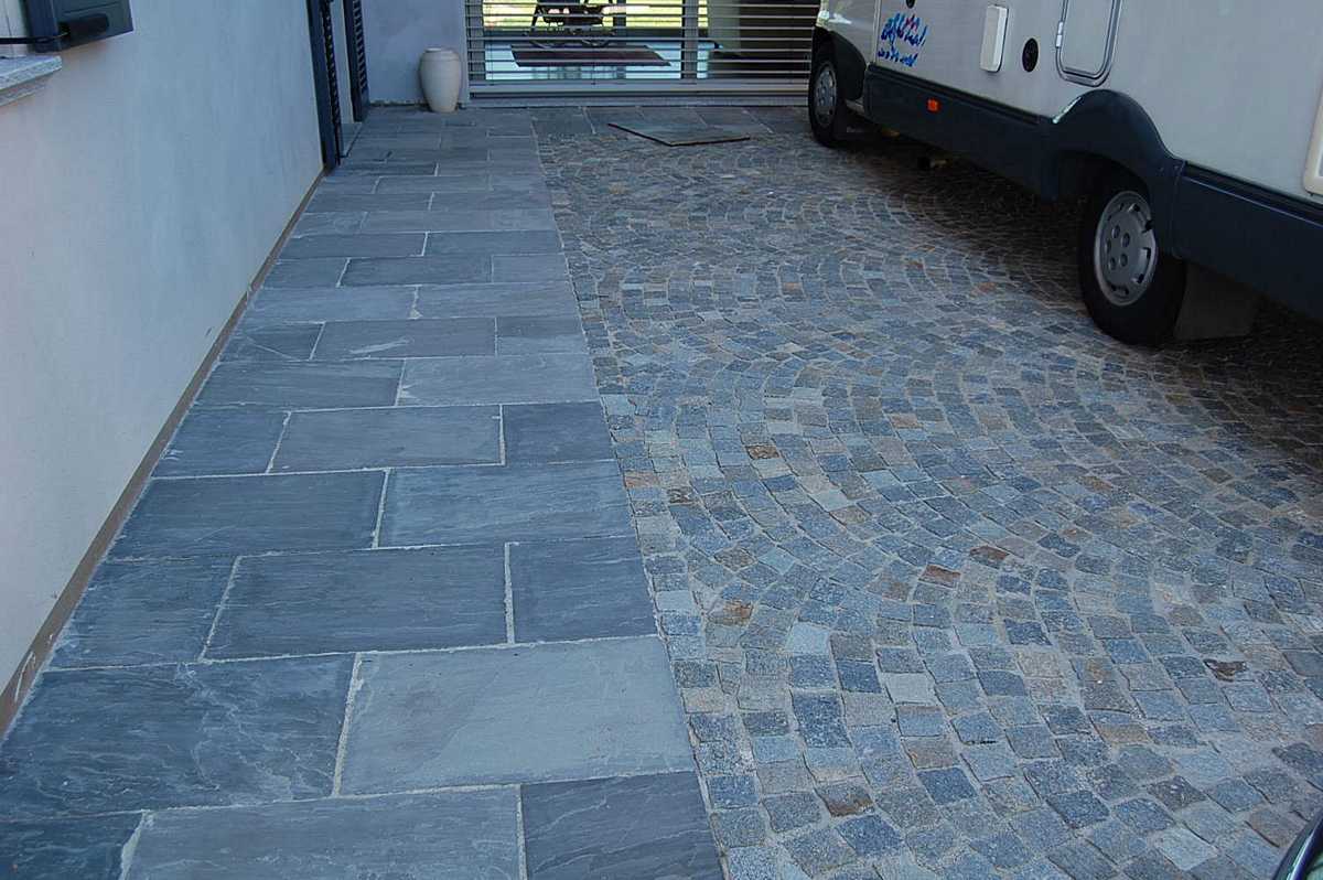 Cobbles paving in Luserna’s Natural Stone n°61