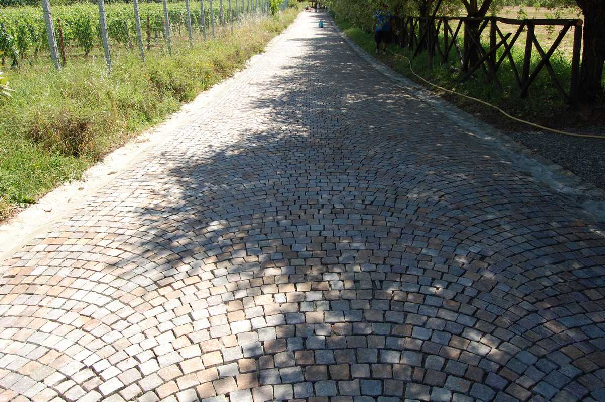 Cobbles paving in Porfido of Trentino’s Natural Stone n°18