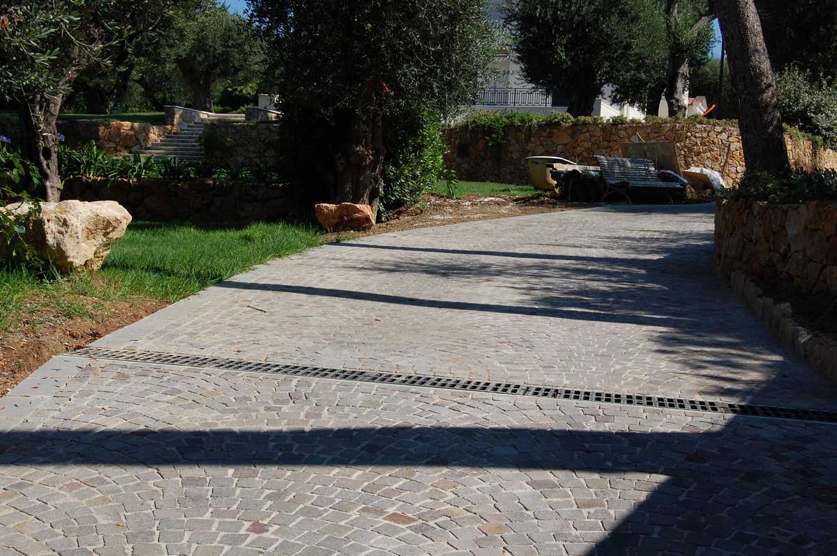 Cobbles paving in Porfido of Trentino’s Natural Stone n°34