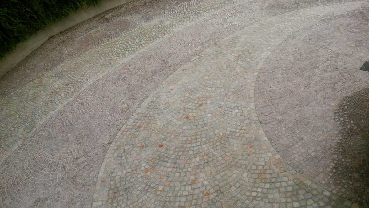 Cobbles paving in Porfido and Luserna’s Natural Stone n°51