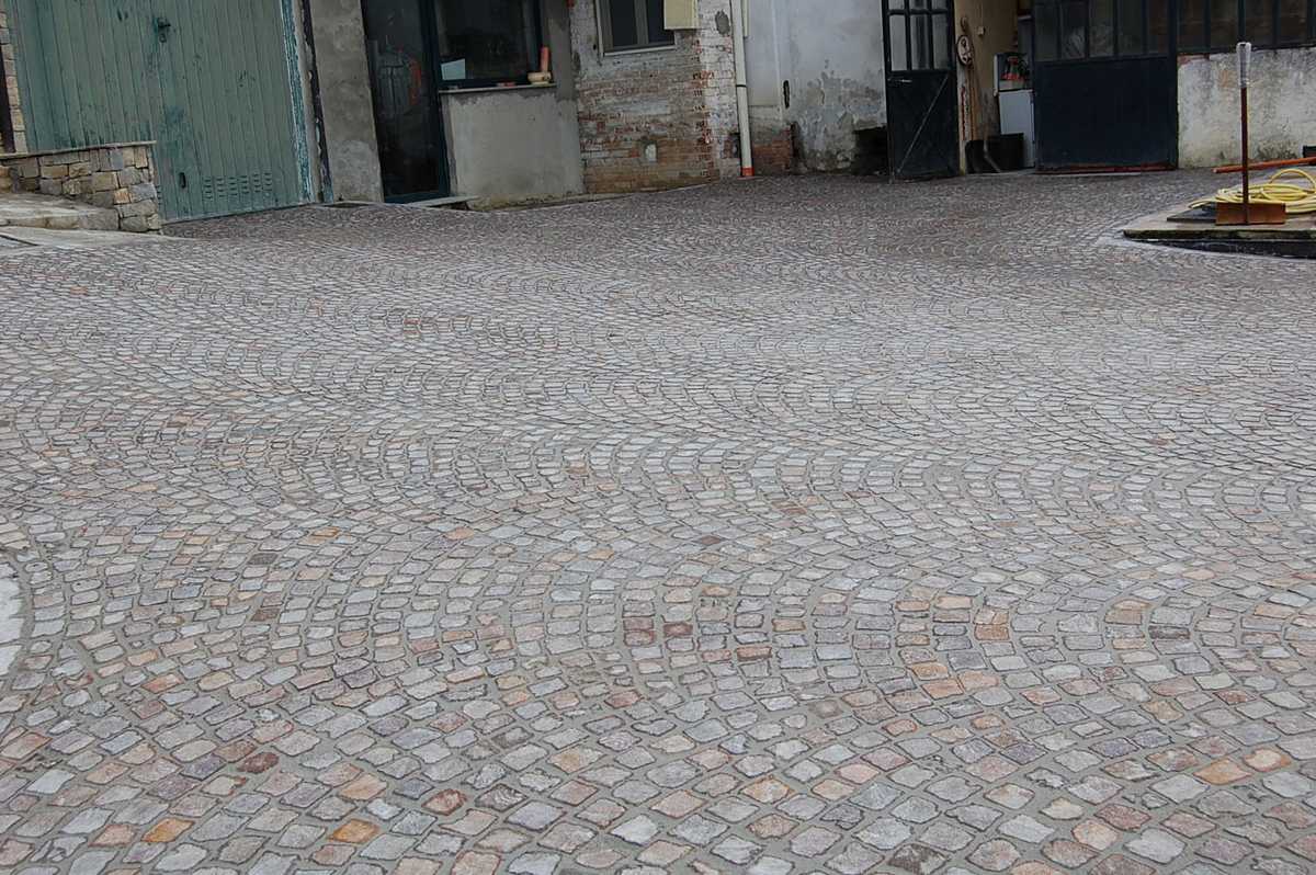 Cobbles paving in Porfido’s Natural Stone n°53