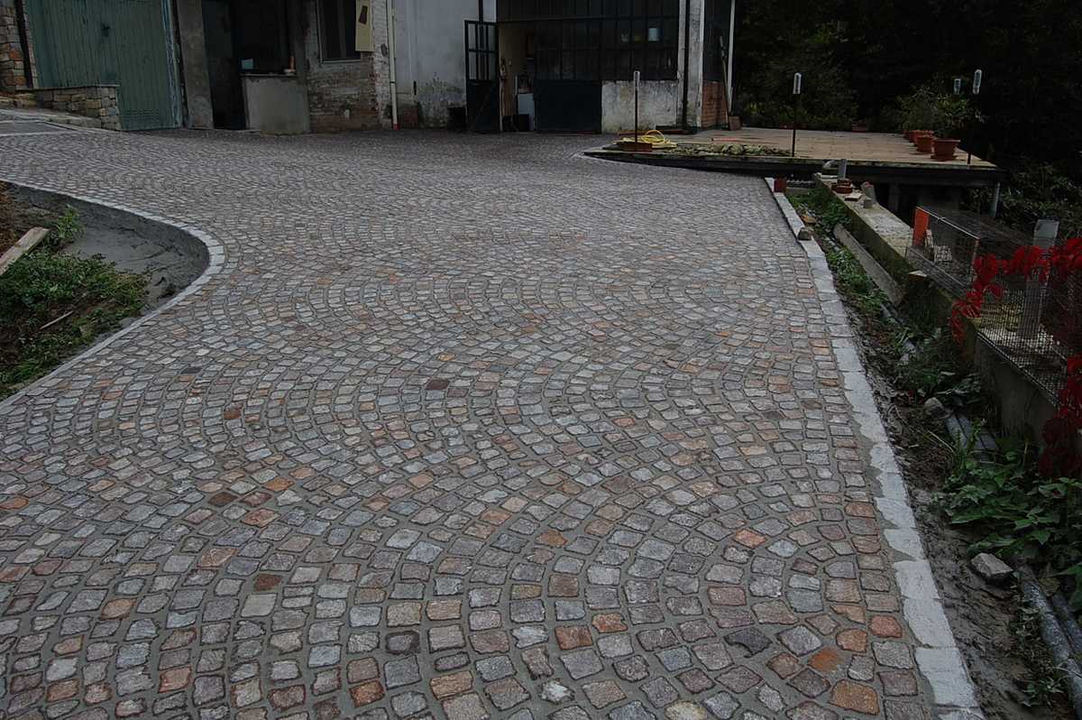 Cobbles paving in Porfido’s Natural Stone n°55