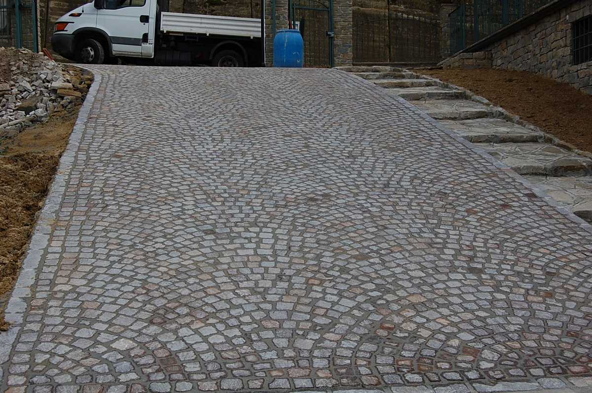 Cobbles paving in Porfido Natural Stone n°56