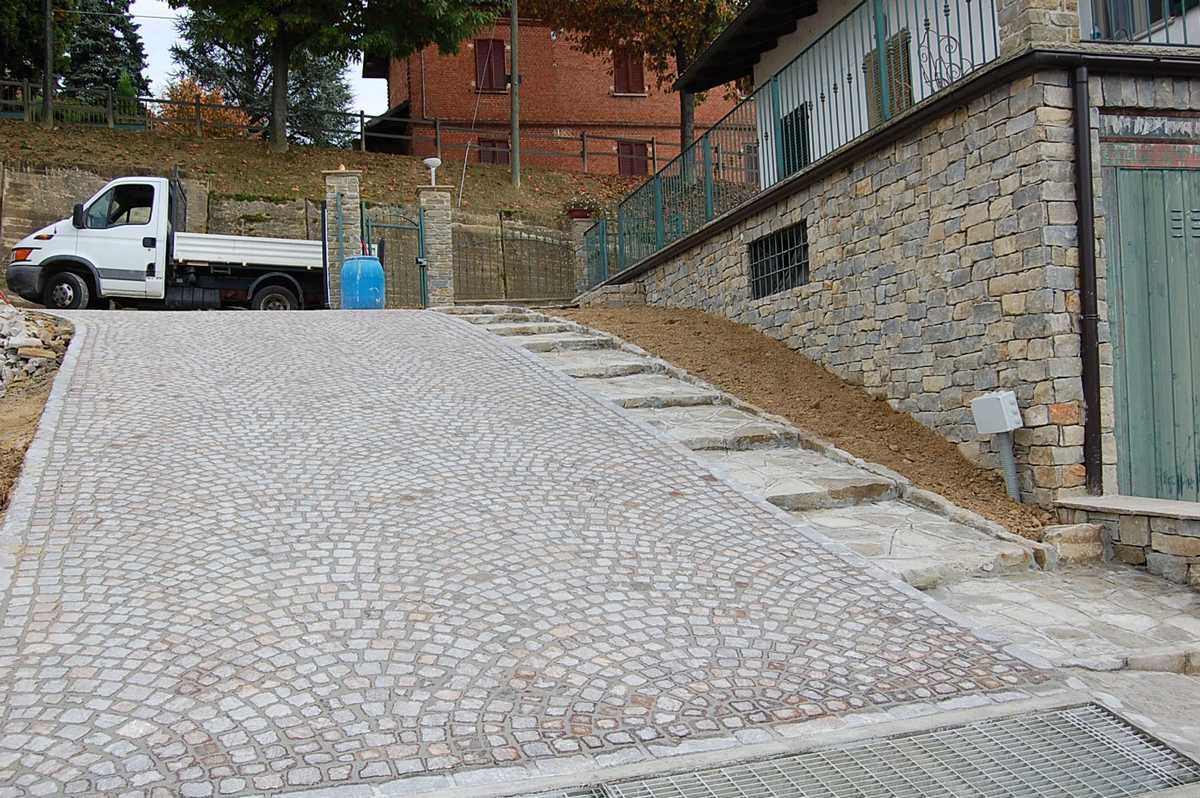 Cobbles paving in Porfido’s Natural Stone n°57