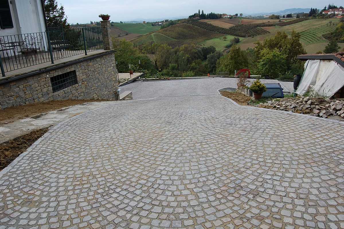 Cobbles paving in Porfido’s Natural Stone n°59