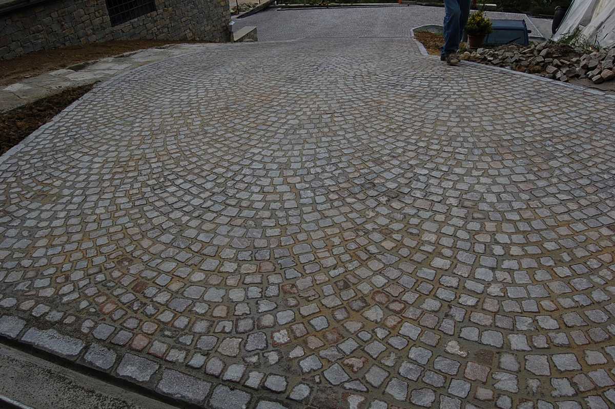 Cobbles paving in Porfido’s Natural Stone n°60