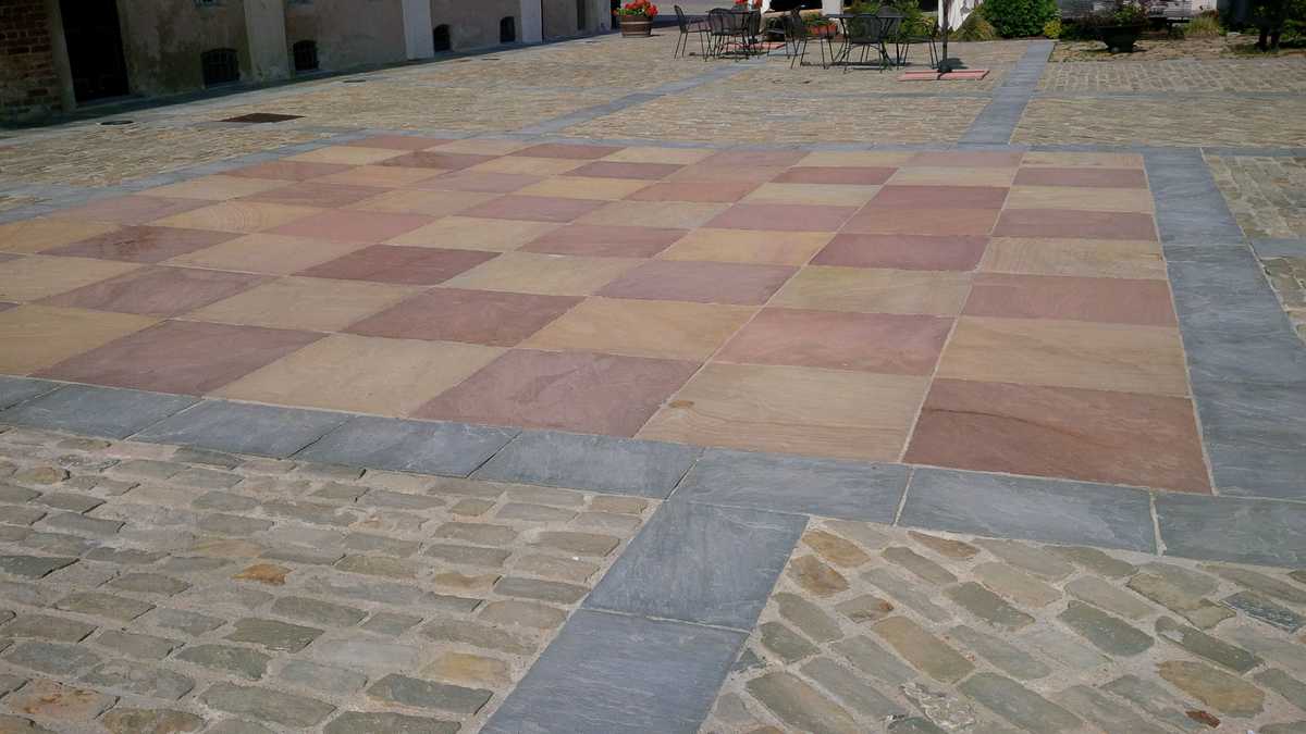 Pavimentazione tipo Sternìa in Pietra di Langa Naturale n°13