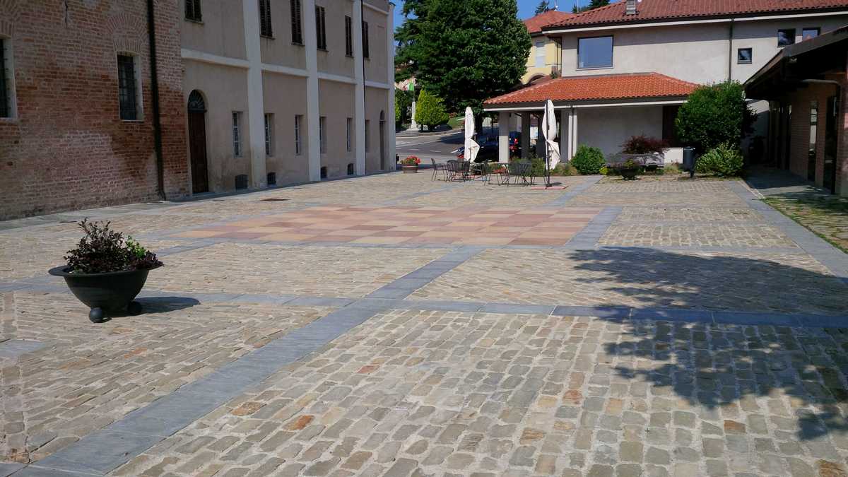 Pavimentazione tipo Sternìa in Pietra di Langa Naturale n°15