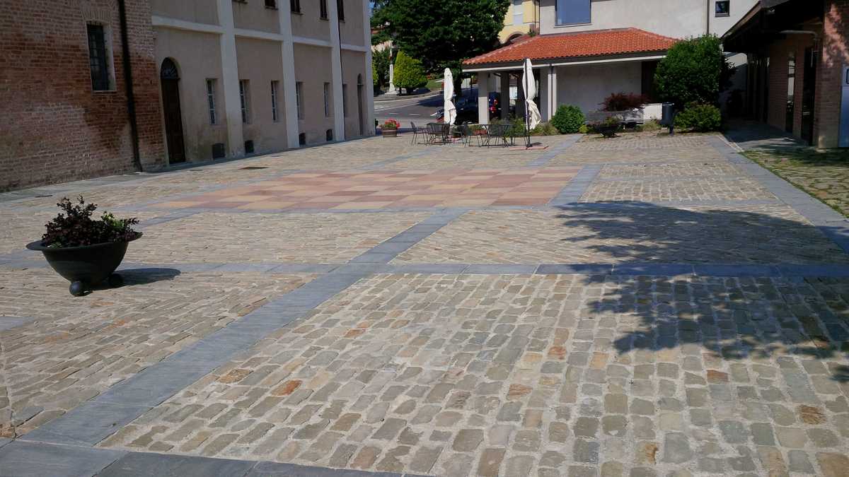 Pavimentazione tipo Sternìa in Pietra di Langa Naturale n°17