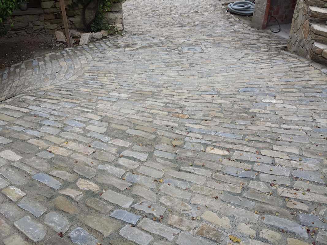 Block pavement named “sternìa” in Natural Langa’s Stone n°18