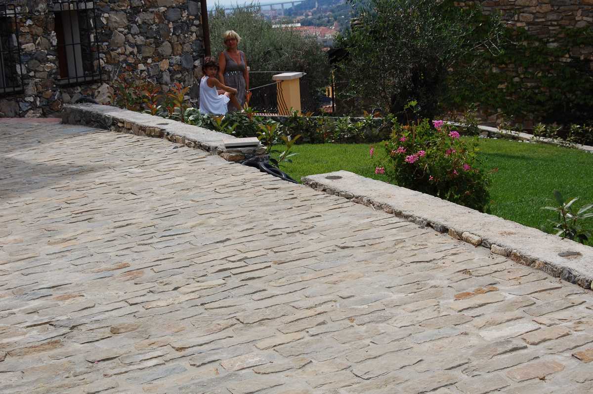Block pavement named “sternìa” in Natural Langa’s Stone n°26