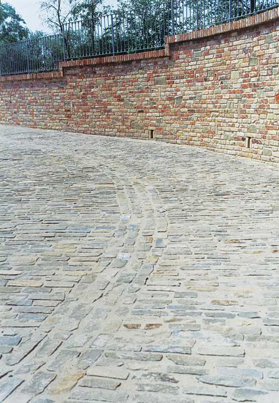 Pavimentazione tipo Sternìa in Pietra di Langa Naturale n°43