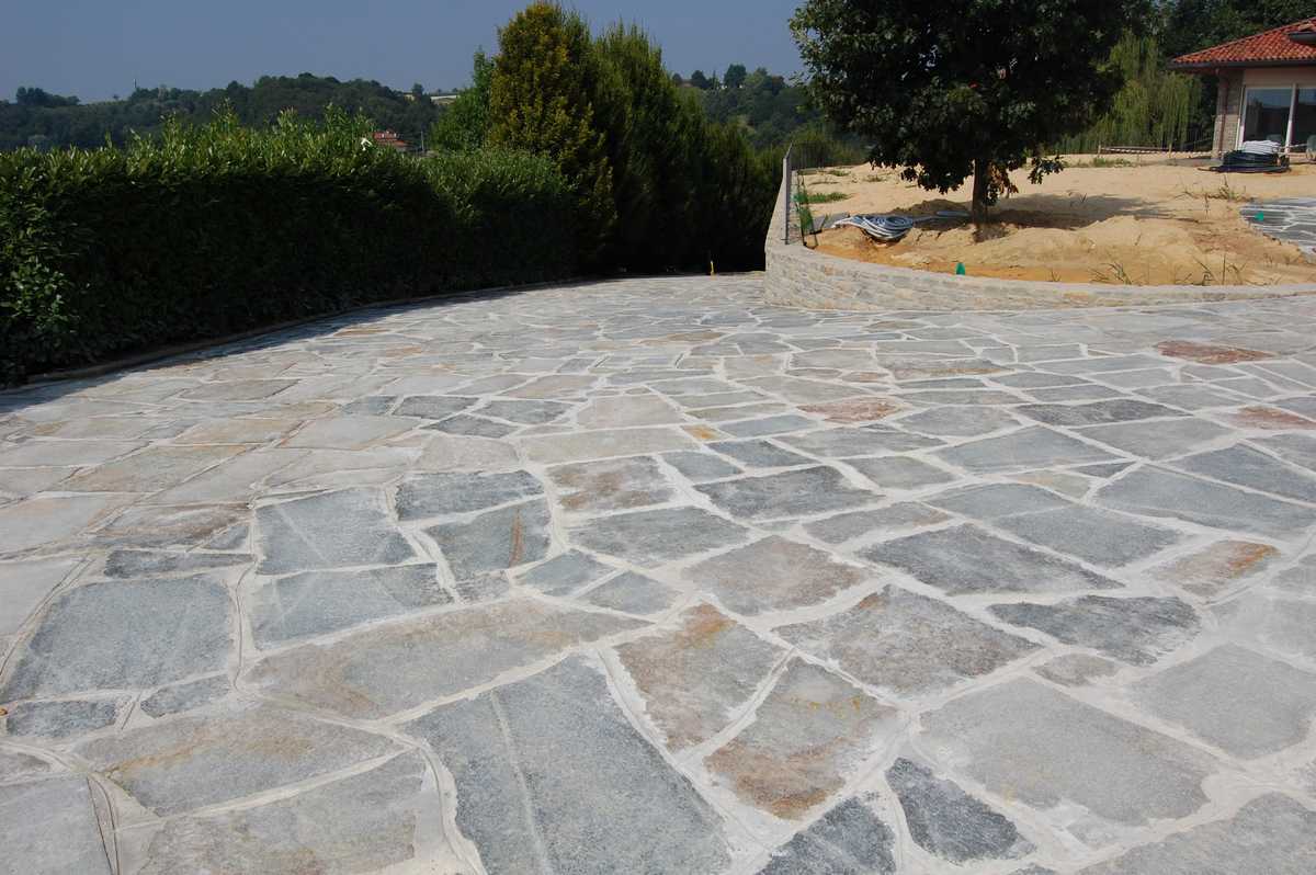 Crazy paving in Natural Luserna’s Stone n°7
