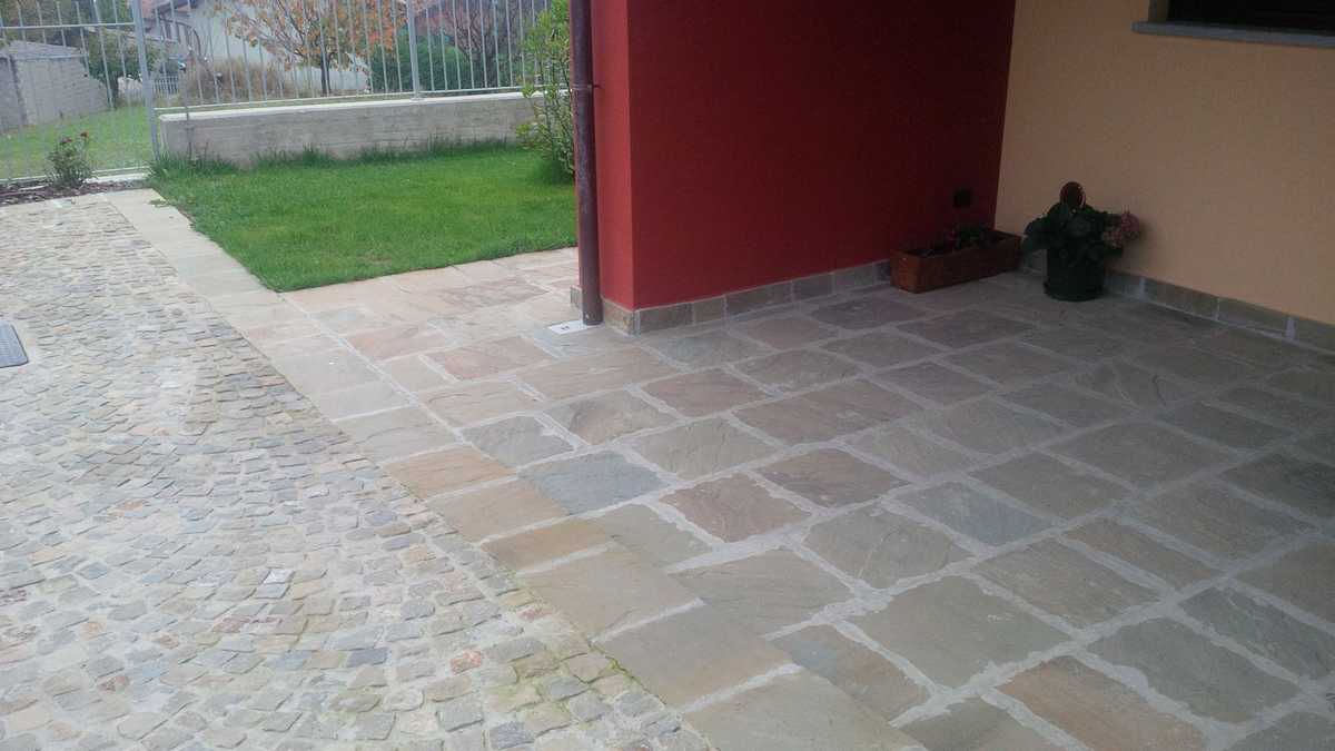Squared pavement in Natural Braun Stone n°24