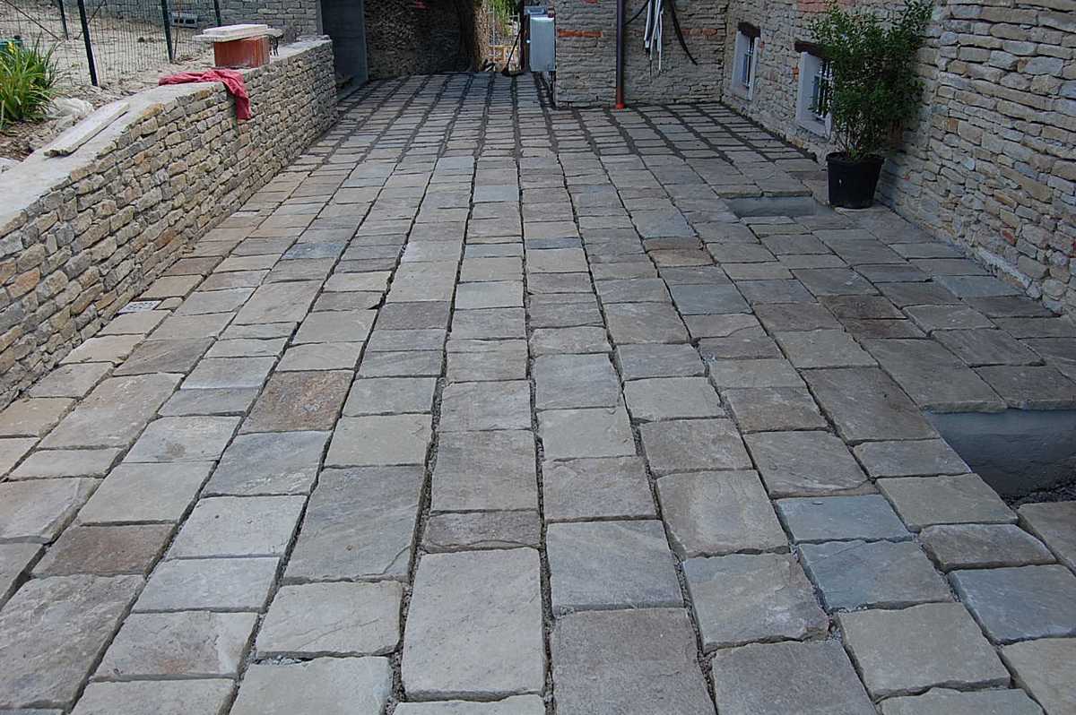 Free lenght pavement in Natural Braun Stone n°34