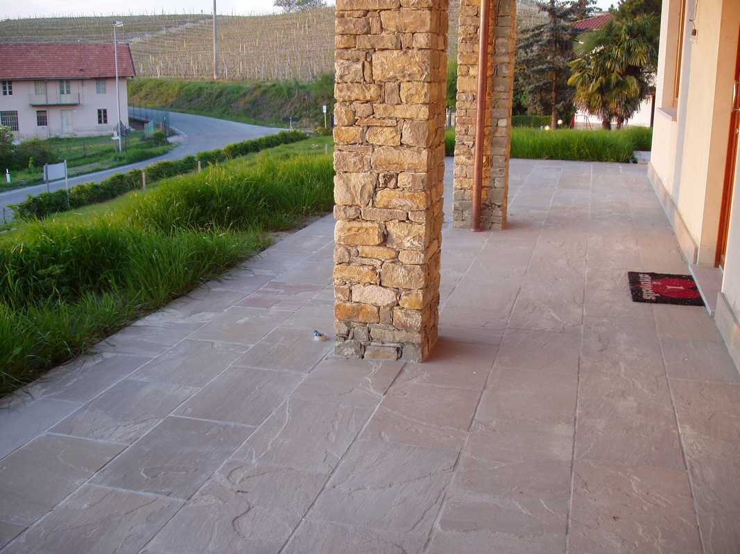 Pavimentazione tipo “Patio” in Pietra Gaia Naturale n°50