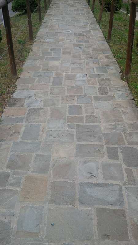 Pavimentazione tipo “Corte” in Pietra di Langa Naturale n°18