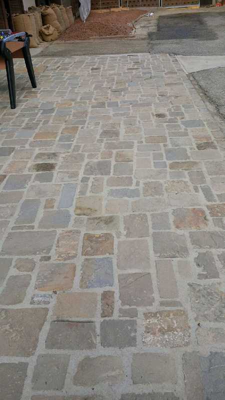 Pavimentazione tipo “Corte” in Pietra di Langa Naturale n°19