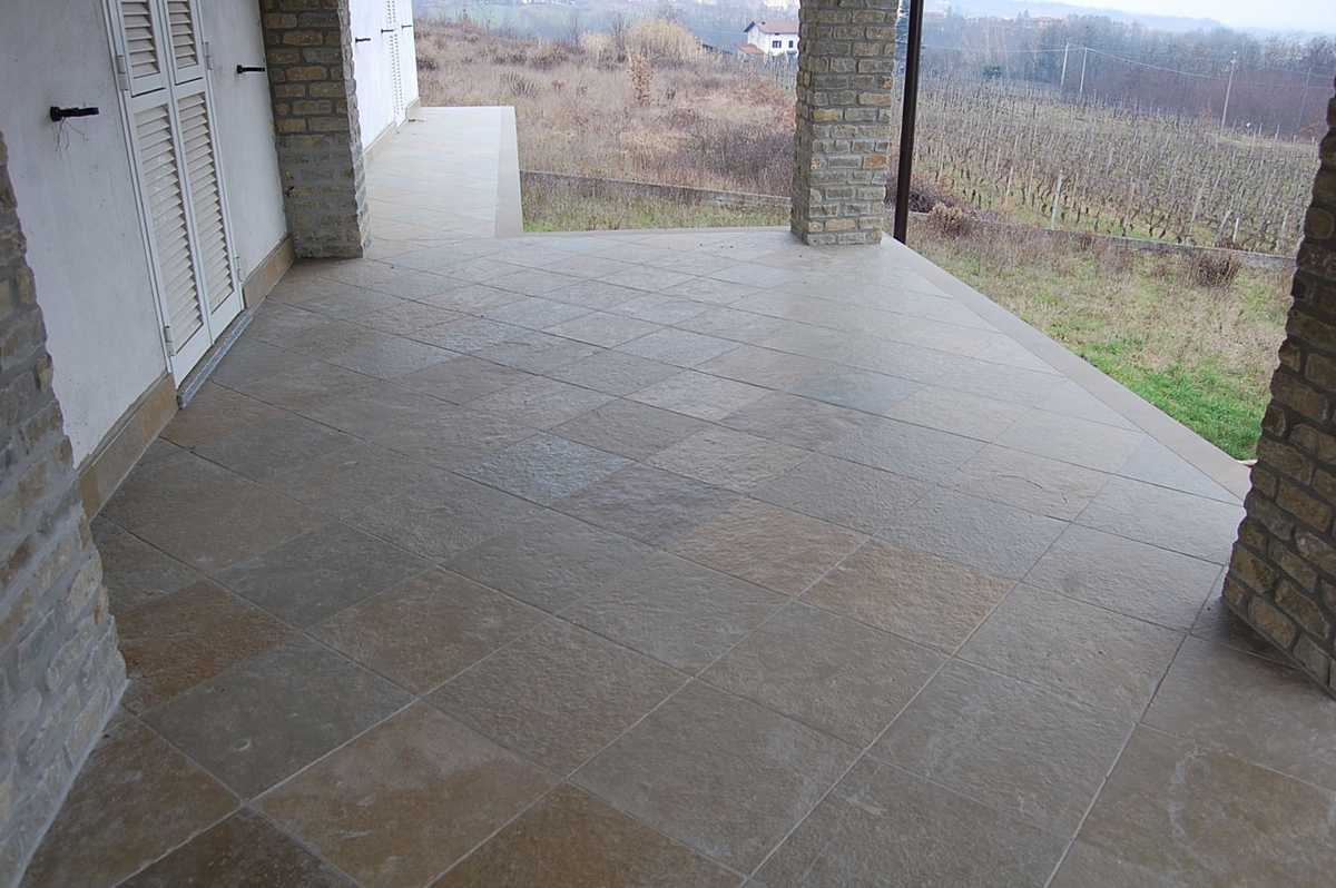 Tiles in Natural Alpina’s Stone n°12